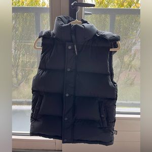 Aritzia The Super Puff vest